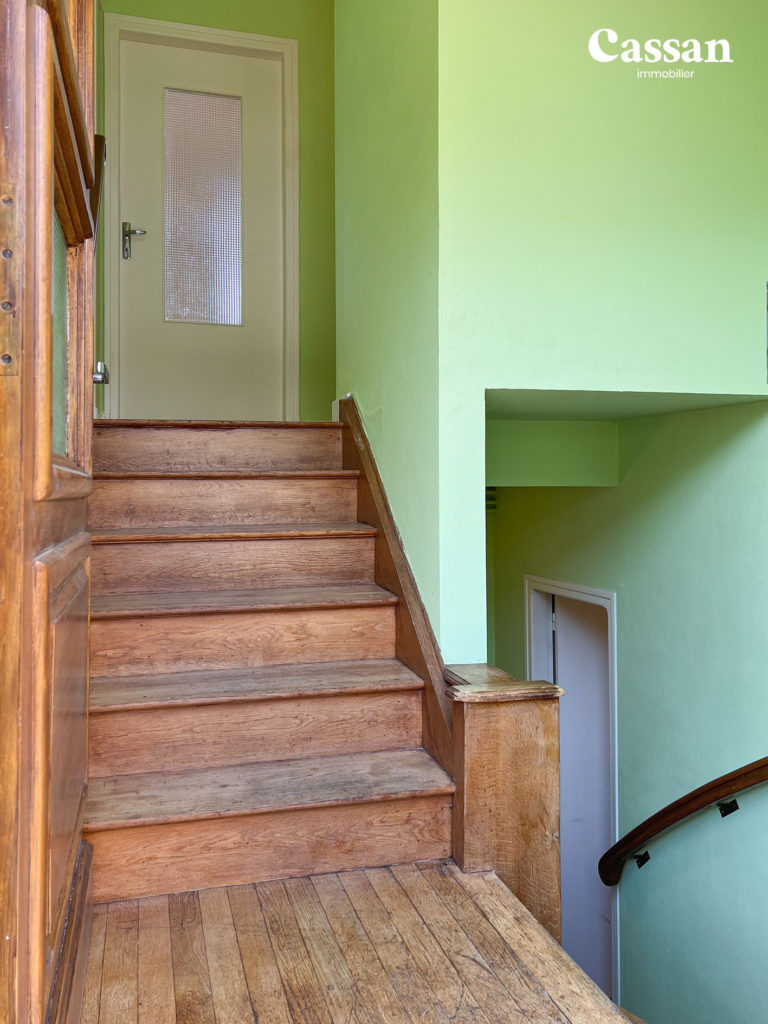 Escaliers maison à louer Aurillac Cassan immobilier
