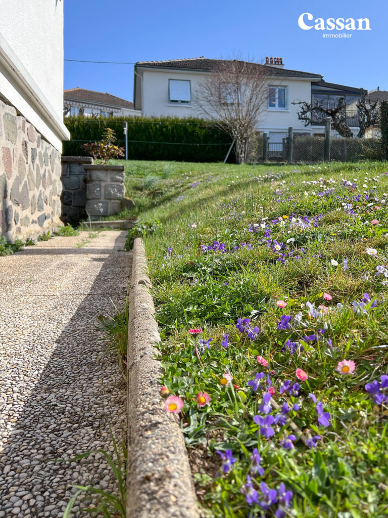 Jardin maison à louer Aurillac Cassan immobilier