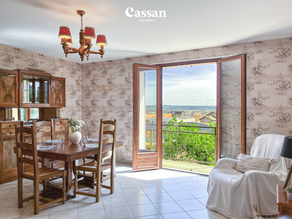 Séjour maison à vendre Aurillac Cassan immobilier