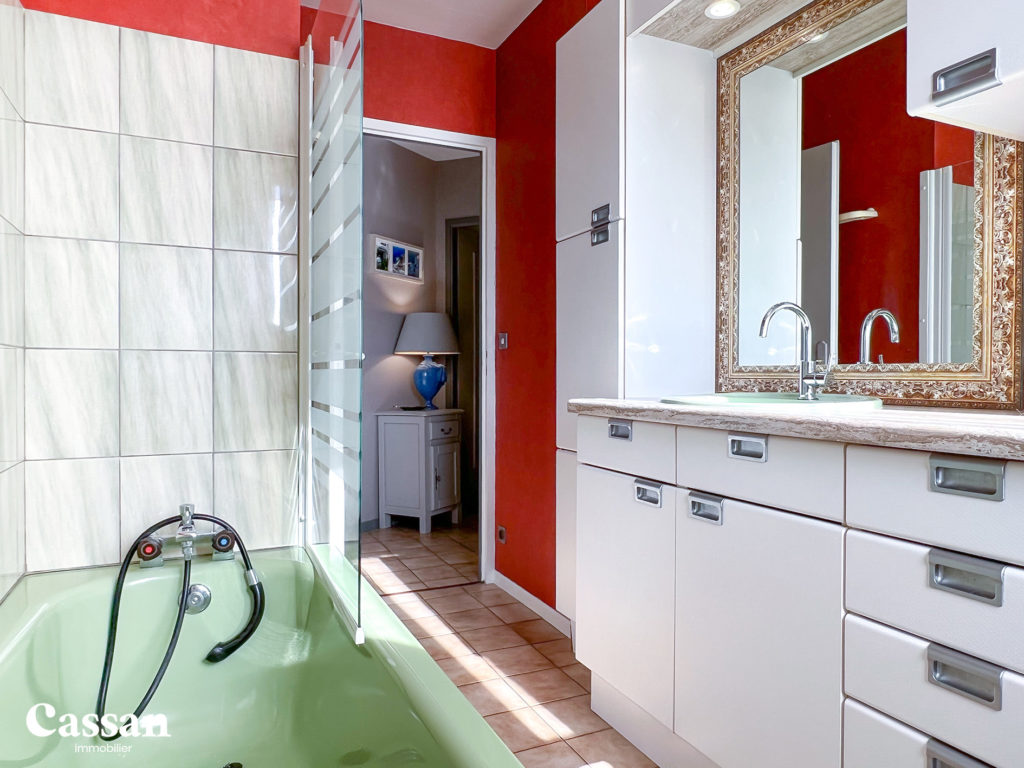 Salle de bain maison à vendre Giou de Mamour Cassan immobilier