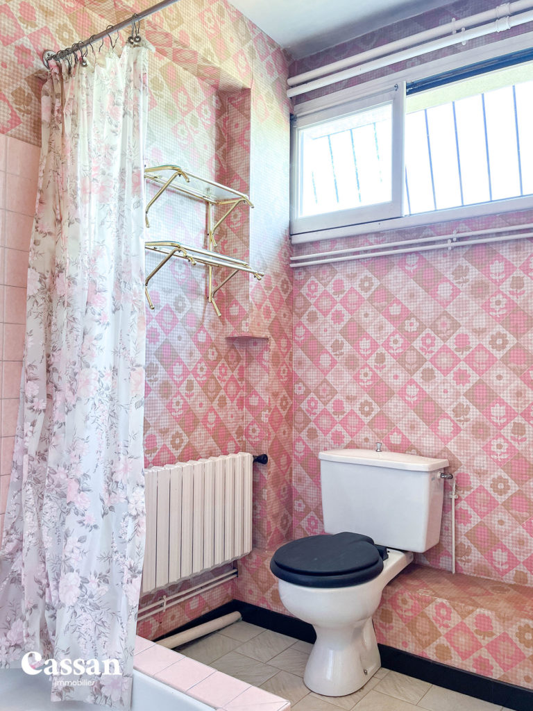Salle de bain maison à vendre Aurillac Cassan immobilier