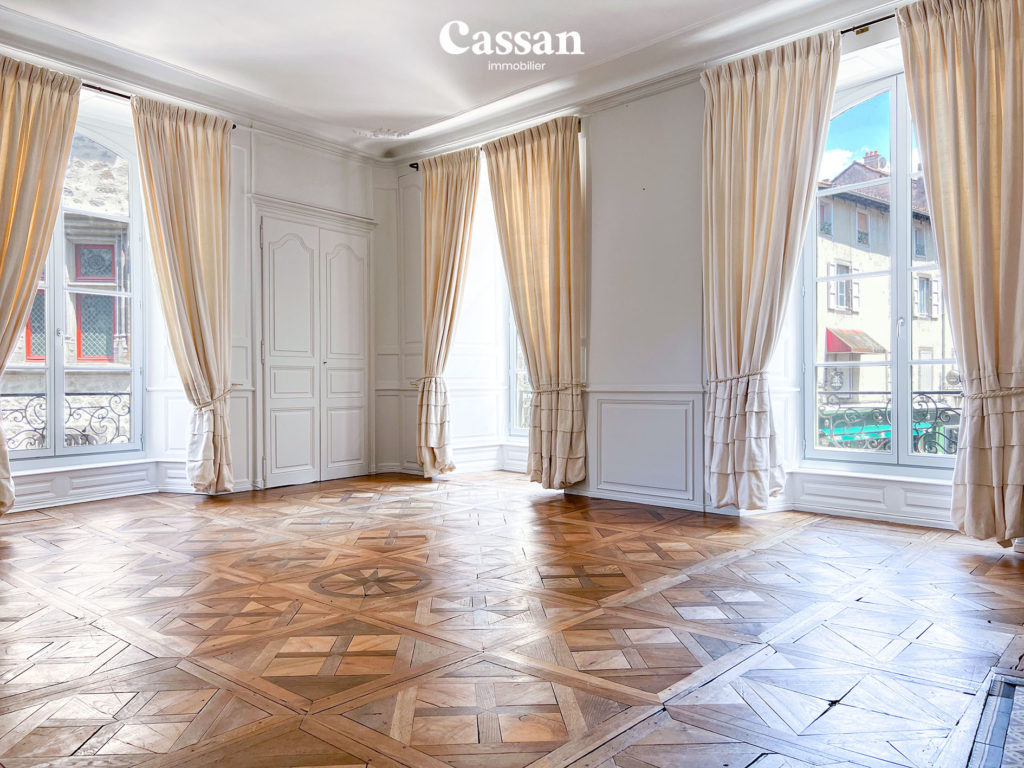Salon appartement à louer Aurillac Cassan immobilier