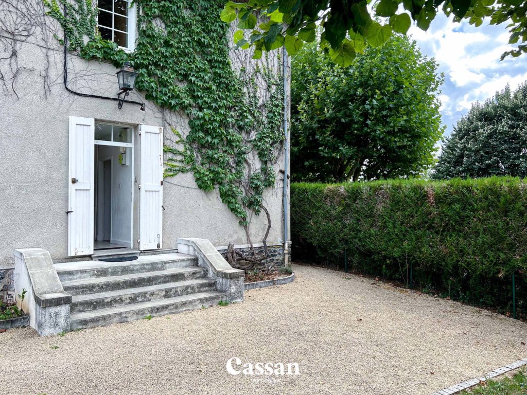 Entrée maison à vendre Aurillac Cassan immobilier