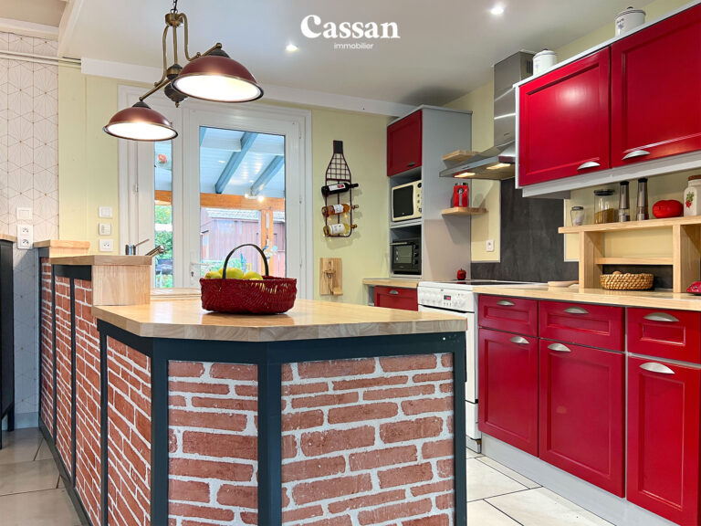 Cuisine maison à vendre Vézac Cassan immobilier