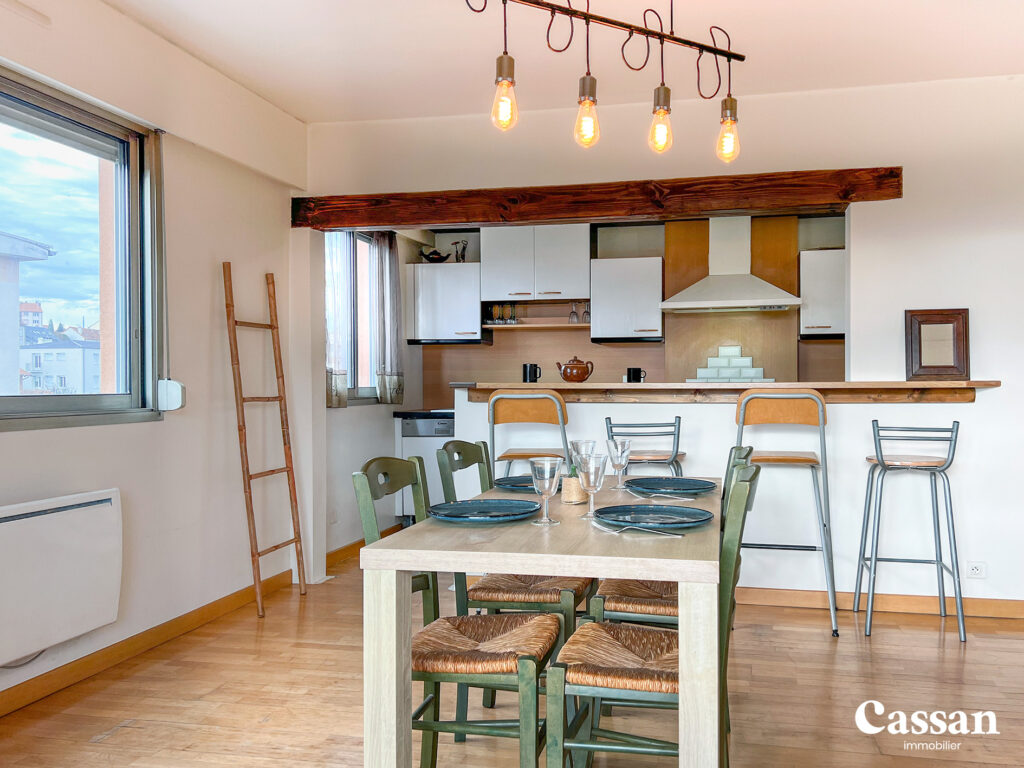 Salle à manger cuisine appartement à vendre Aurillac Cassan immobilier