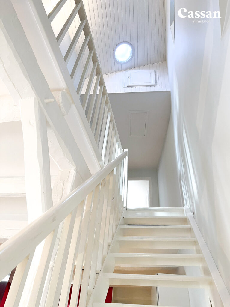 Escalier maison à vendre Aurillac Cassan immobilier