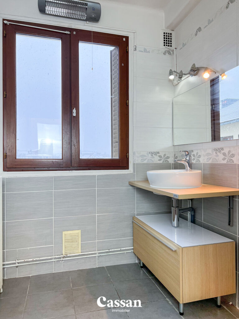 Salle de bain appartement à vendre Aurillac Cassan immobilier