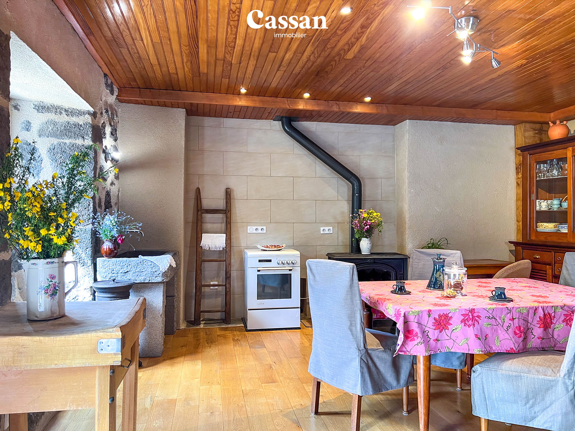 Cuisine maison à vendre Velzic Cassan immobilier