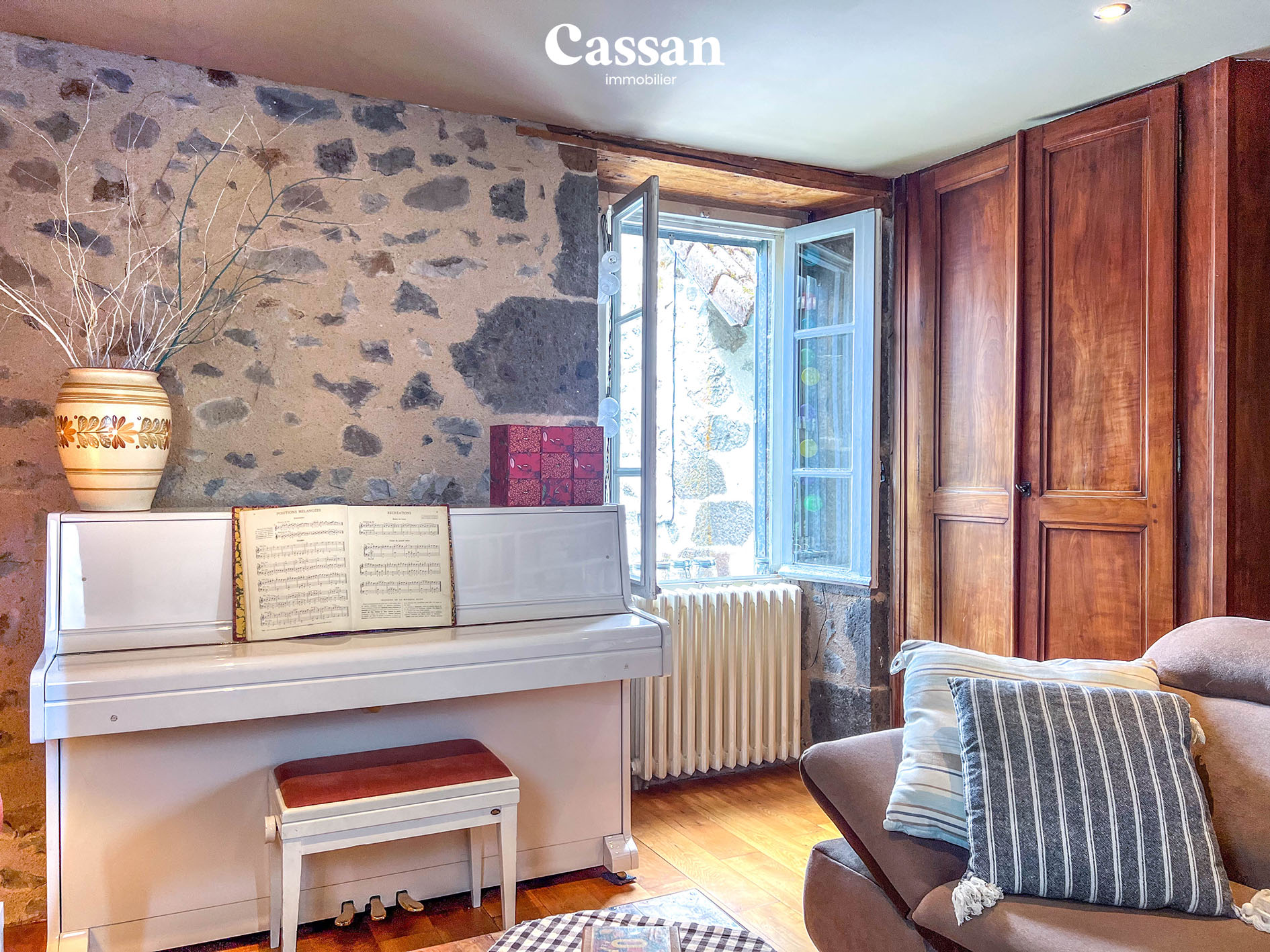 Salon maison à vendre Velzic Cassan immobilier