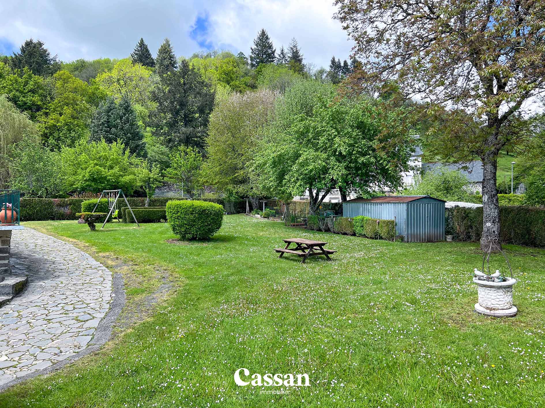 Jardin maison à vendre Saint Martin Valmeroux Cantal Cassan immobilier