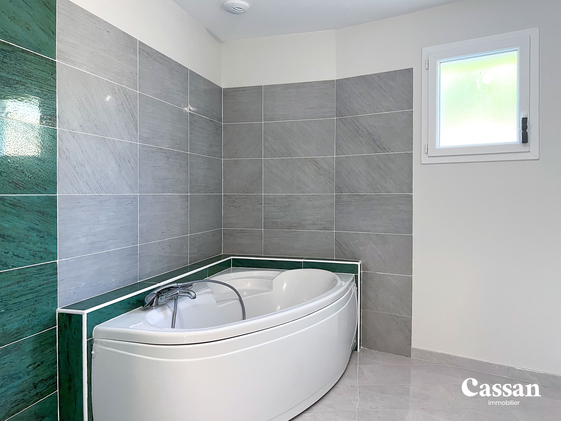 Salle de bain maison à vendre Sansac de Marmiesse Cassan immobilier
