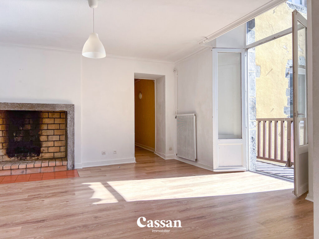 Séjour balcon appartement à vendre Aurillac Cassan immobilier