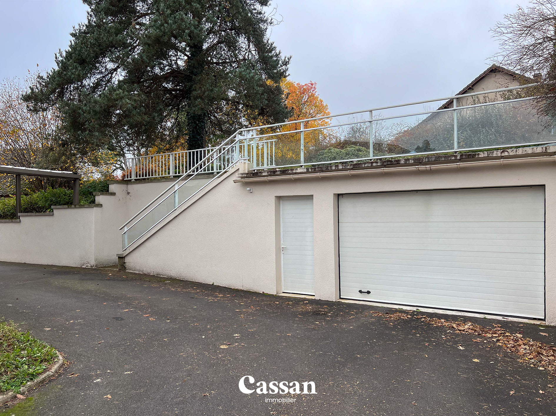 Garage maison à vendre Lacapelle del fraisse Cassan immobilier