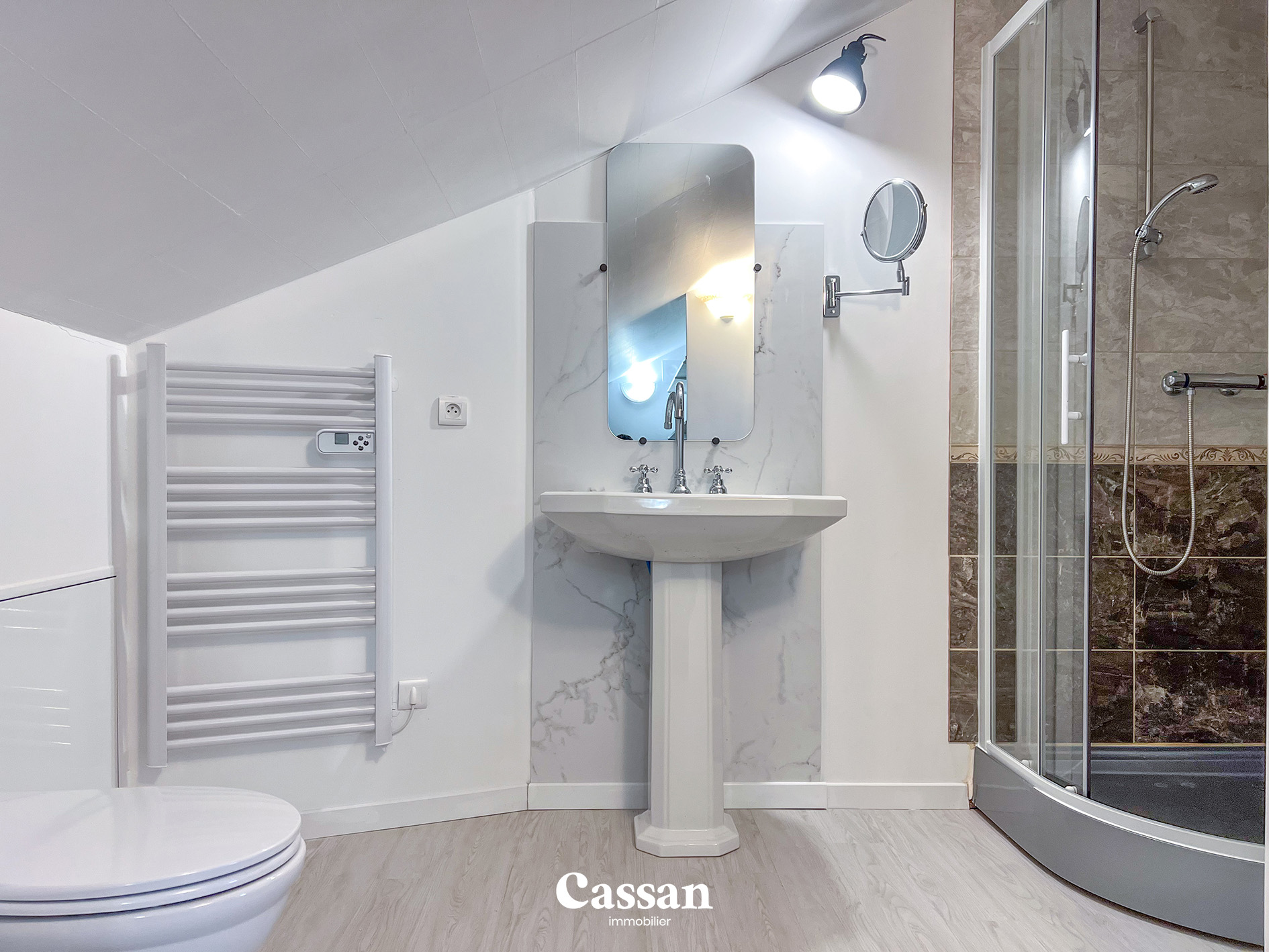 Salle de bain maison à vendre Cassan immobilier Boisset