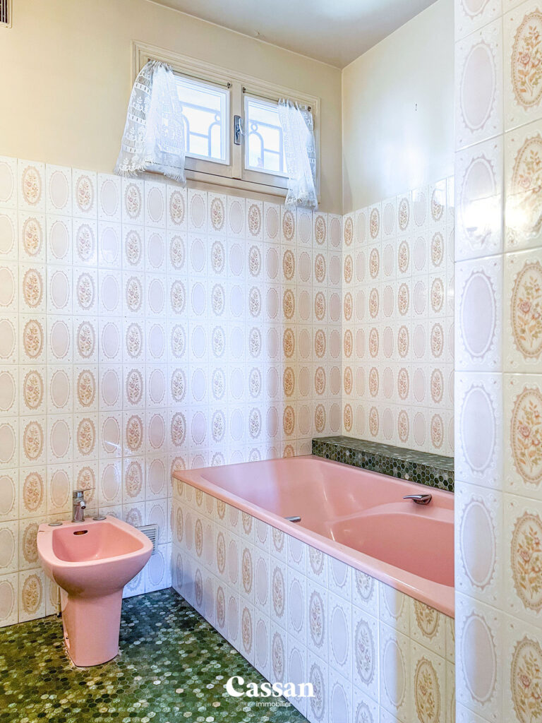 Salle de bain maison à vendre Aurillac Cassan immobilier agence immobilière