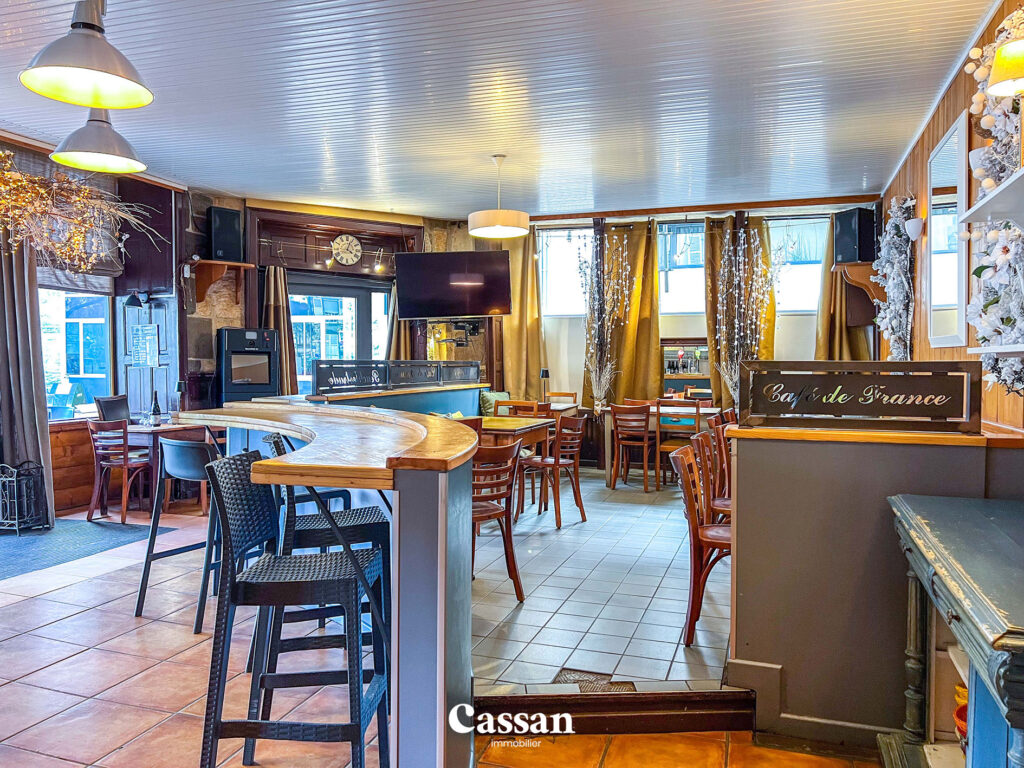 Commerce bar brasserie à vendre Aurillac Cassan immobilier agence immobilière Cantal Auvergne