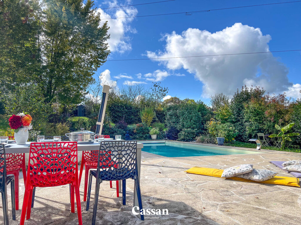 Piscine maison à vendre Aurillac Cassan immobilier agence immobilière