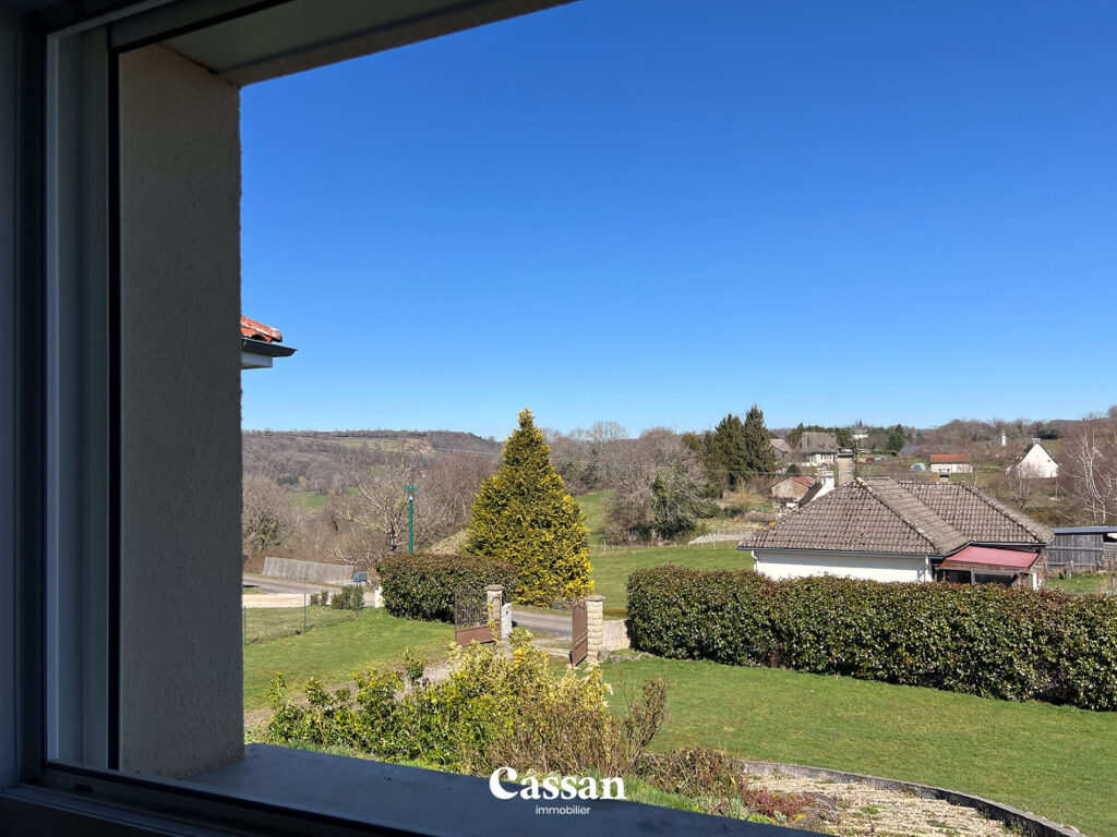 Vue extérieur cuisine maison à vendre Saint-Cirgues-de-Malbert Cassan immobilier agence immobilière