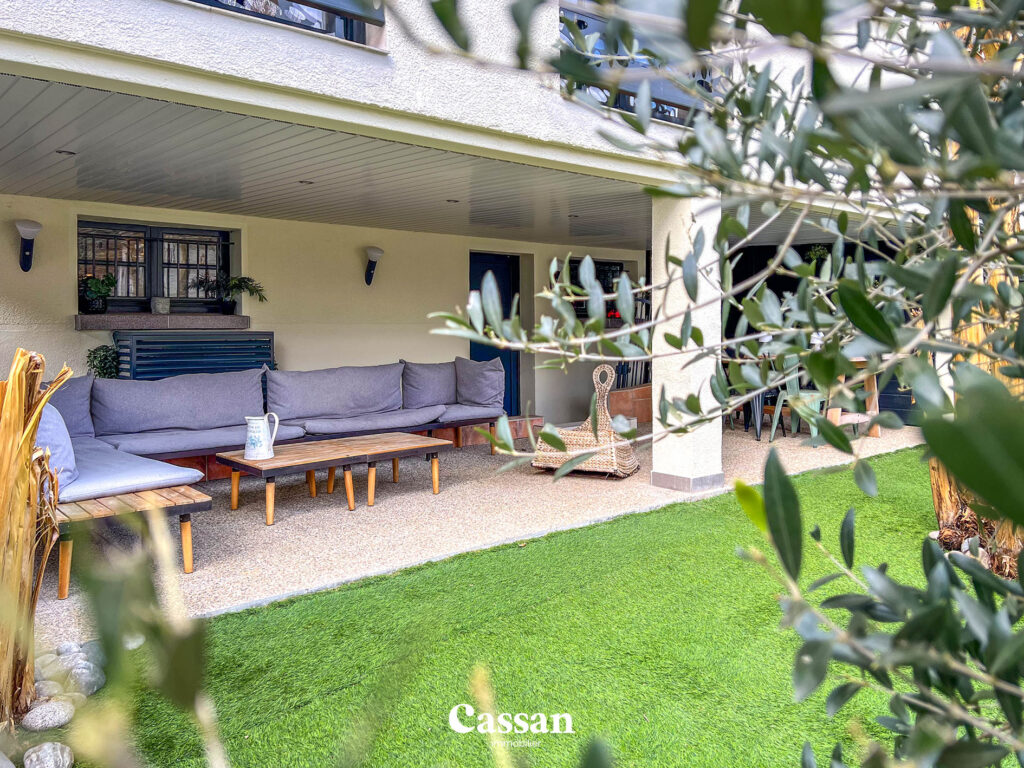 Terrasse couverte maison à vendre Aurillac Cassan immobilier agence immobilière
