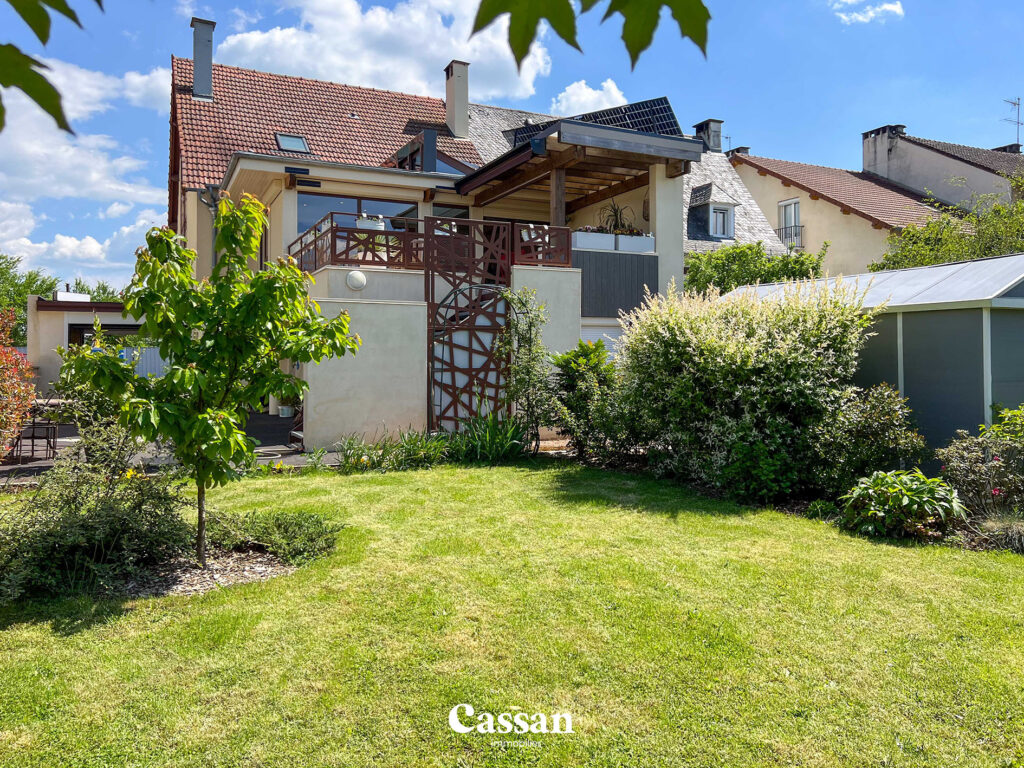 Façade maison à vendre Aurillac Cassan immobilier agence immobilière