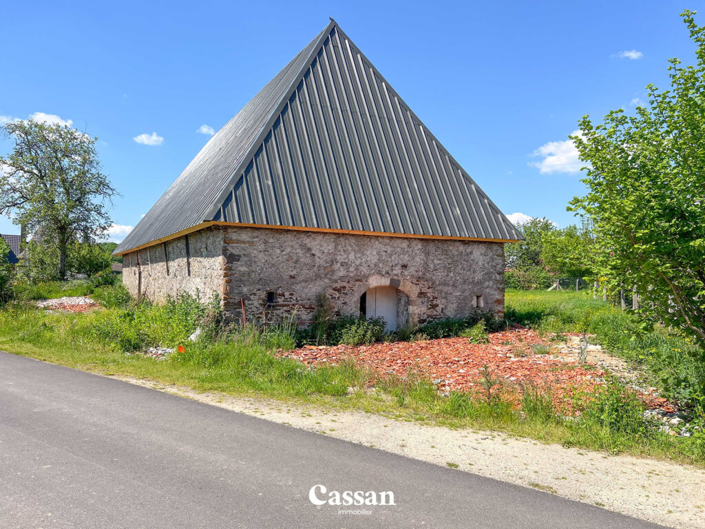 Façade grange à vendre Aurillac Cassan immobilier agence immobilière