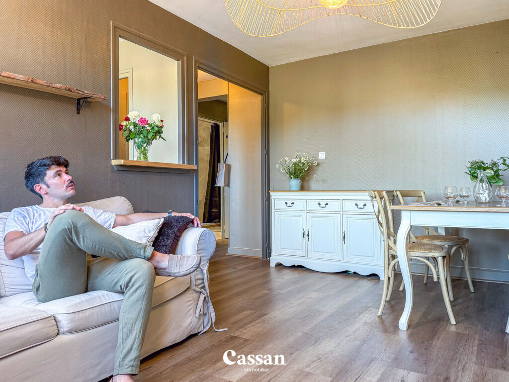 Salon appartement à vendre Aurillac Cassan immobilier agence Immobilière