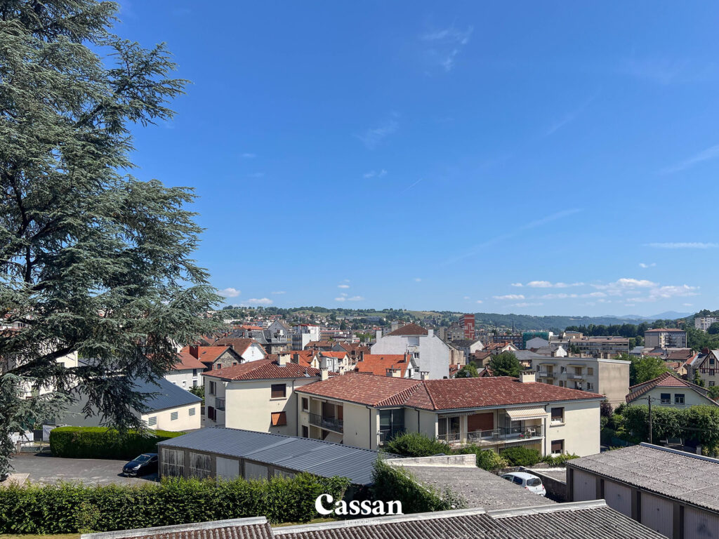 Vue extérieure appartement à vendre Aurillac Cassan immobilier agence Immobilière