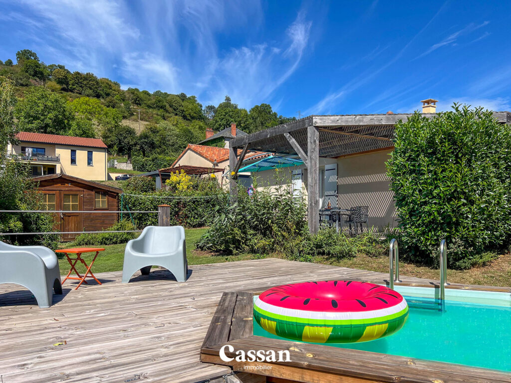 Extérieur piscine maison à vendre Giou de Mamou Cassan immobilier agence immobilière Aurillac