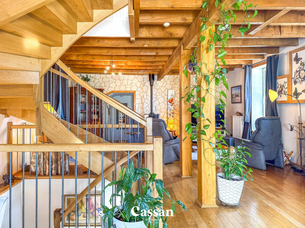 Séjour maison à vendre Marmanhac Cassan immobilier agence immobilière Aurillac